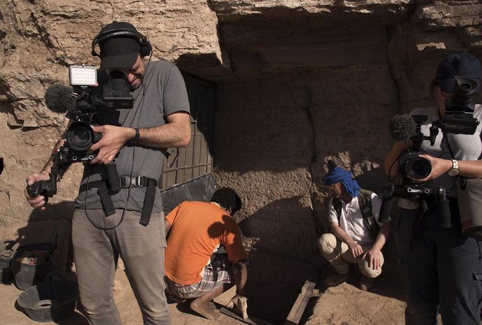Rodaje por National Geographic de las excavaciones arqueológicas en Asuán