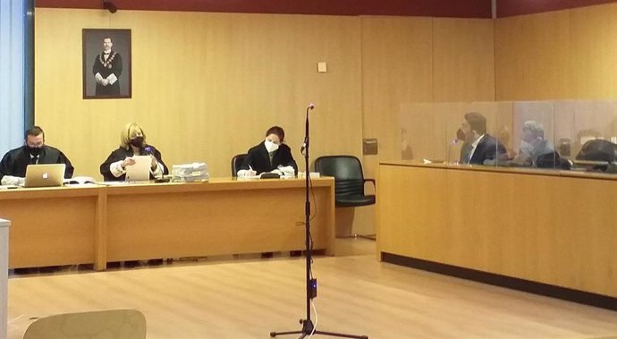 Juicio en la  Sección Octava de la Audiencia Provincial de Asturias con sede en Gijón al abogado de apropiarse con el dinero de unos clientes