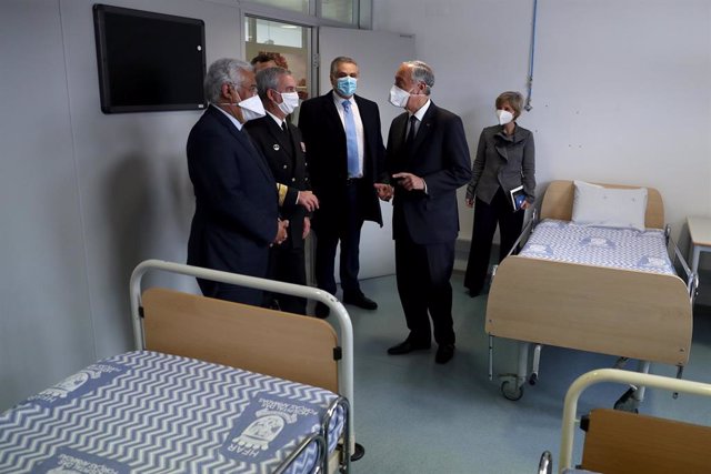 Las principales autoridades de Portugal visitan un hospital en Lisboa