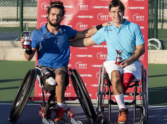 Daniel Caverzaschi y Martín de la Puente, tenistas en silla de ruedas.