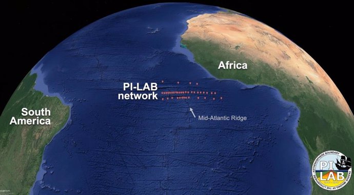 39 Sismómetros del fondo del océano se desplegaron en el fondo del océano a través de la Cordillera del Atlántico Medio como parte del experimento PI-LAB.