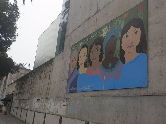 Mural feminista realizado en una pared en Cádiz
