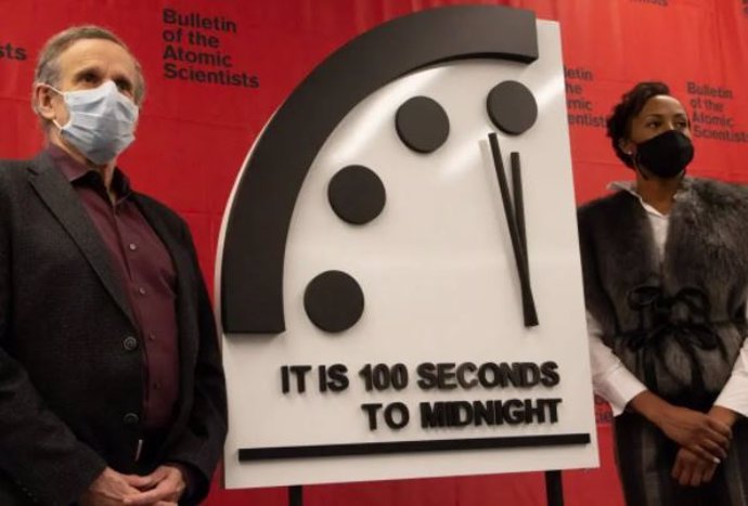 Los miembros del Boletín de la Junta de Ciencia y Seguridad de los Científicos Atómicos, Robert Rosner y Suzet McKinney, revelan el escenario de 2021 del Reloj del Juicio Final