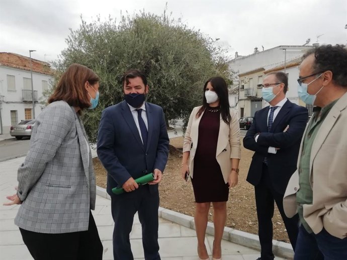El delegado territorial de Turismo, Ángel Pimentel, actualmente también responsable de Regeneración, Justicia y Administración Local en funciones, Ángel Pimentel (segundo por la dcha.), en una visita a Baena.