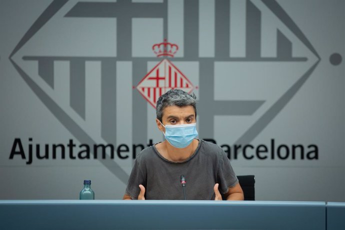 La regidora d'Habitatge de Barcelona, Lucía Martín, ofereix una roda de premsa a l'Ajuntament. Catalunya (Espanya), 13 de juliol del 2020.