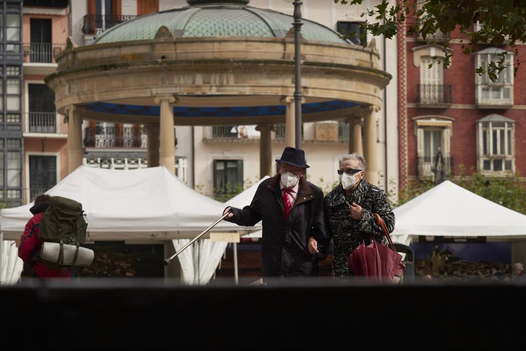 Sanidad notifica 40.285 nuevos casos y 492 muertes por COVID-19, mientras la incidencia alcanza 899