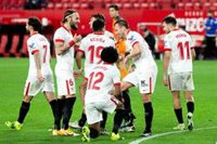 El Sevilla se come al Valencia y el Almería elimina en los penaltis a Osasuna
