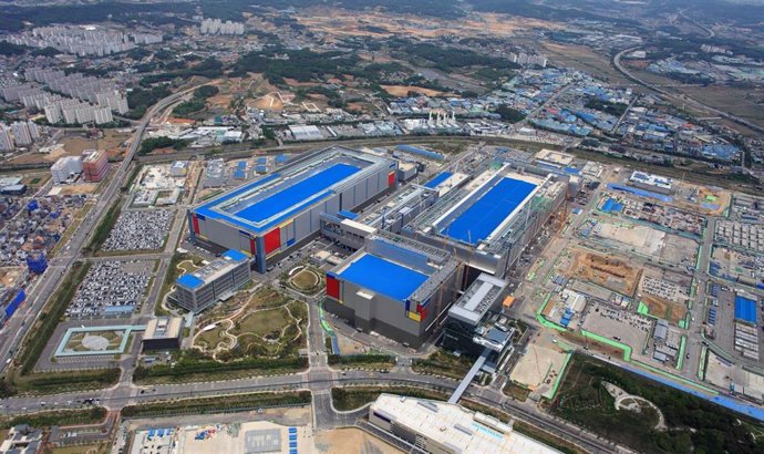 Línea de producción de Samsung Electronics en Pyeongtaek (Corea del Sur)
