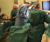 Foto: Los cirujanos resaltan que los quirófanos son "espacios seguros" pese a la pandemia