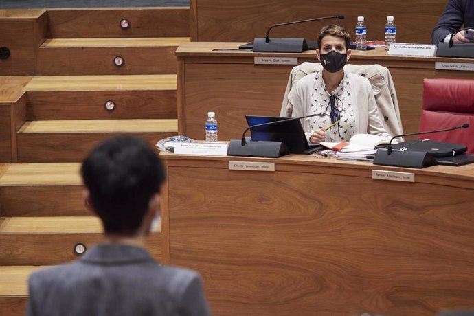 La presidenta del Gobierno de Navarra, María Chivite, en el pleno del Parlamento de Navarra el 8 de octubre de 2020.