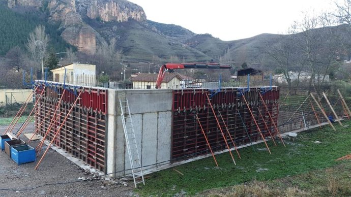 Avanzan en Islallana las obras de la zona deportiva