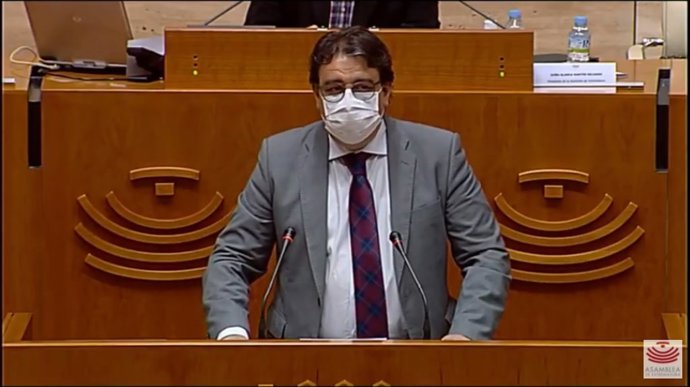 El vicepresidente segundo y consejero de Sanidad y Servicios Sociales, José María Vergeles, en su comparecencia en la Asamblea para informar sobre la situación de la pandemia en la región