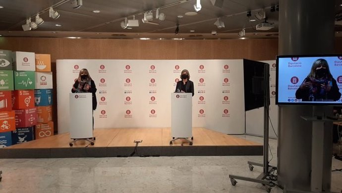 La presidenta de la Diputación de Barcelona, Núria Marín, y la vicepresidenta, Carmela Fortuny, en rueda de prensa.
