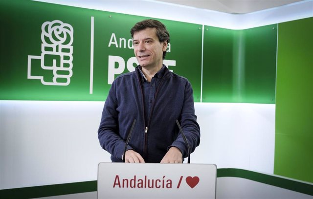 El portavoz de Presidencia del PSOE de Andalucía, Carmelo Gómez, en una foto de archivo.