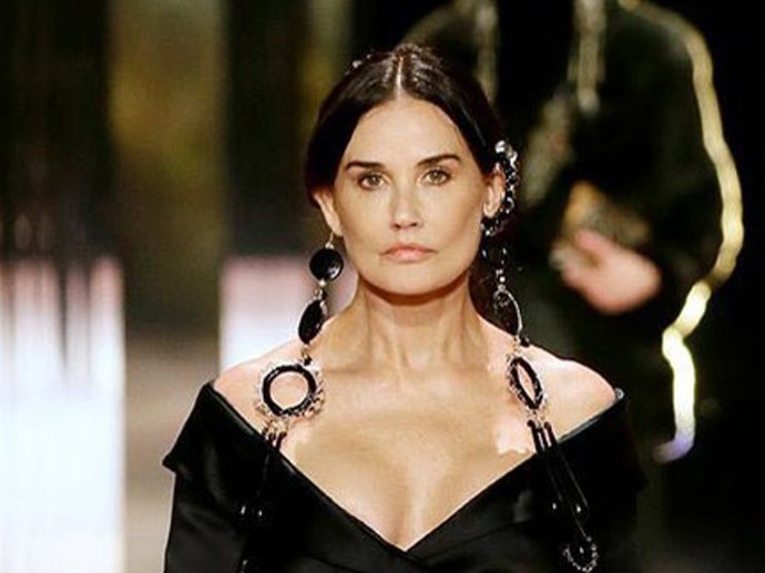 Demi Moore se ha convertido, con su impactante cambio físico, en la protagonista del desfile de Fendi
