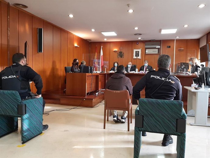 Juicio al acusado de acosar y agredir a su ex, que se enfrenta a más de 35 años de cárcel