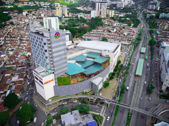 Parque Arauco vende el 49% de dos centros comerciales en Colombia a Inmoval por 132 millones