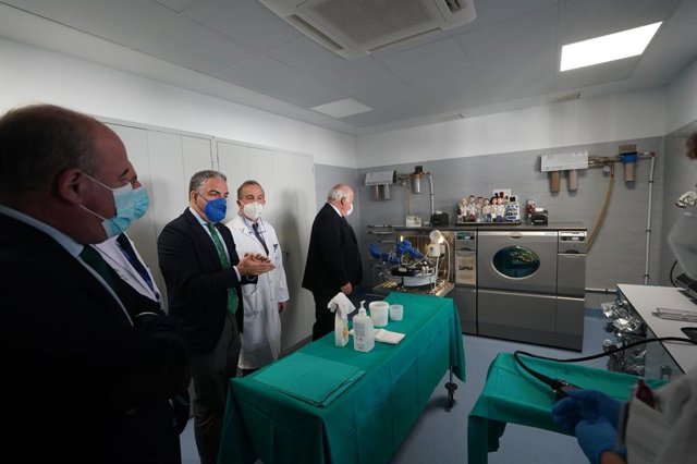 Bendodo y Aguirre en el Hospital Comarcal de Antequera