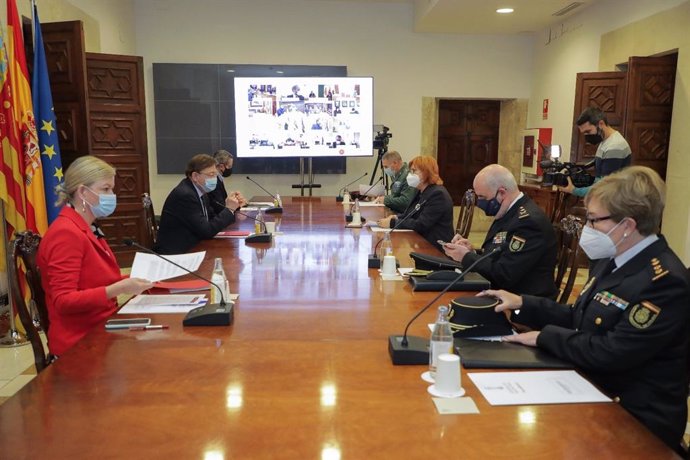 El president de la Generalitat, Ximo Puig, preside la reunión de coordinación del dispositivo especial que se pondrá en marcha a partir de este viernes, 29 de enero, para perimetrar 16 términos municipales