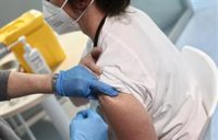 La Comunidad ha administrado 106.497 dosis a sanitarios y espera retomar la primera dosis desde el 15 de febrero