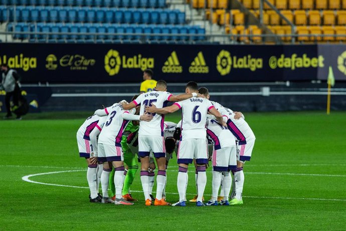 Los jugadores del Valladolid hacen piña antes de un partido