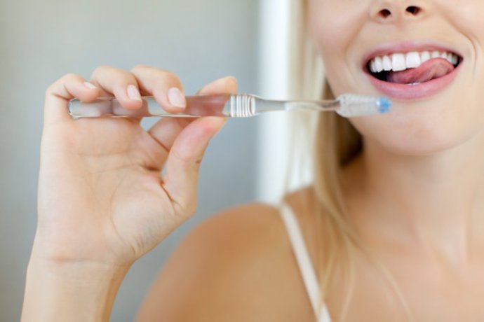 Cepillarse los dientes. Higiene dental