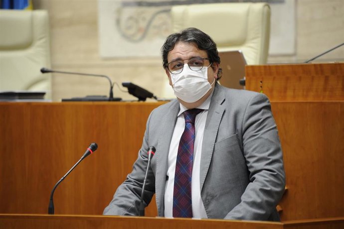 El vicepresidente segundo de la Junta y consejero de Sanidad, José María Vergeles