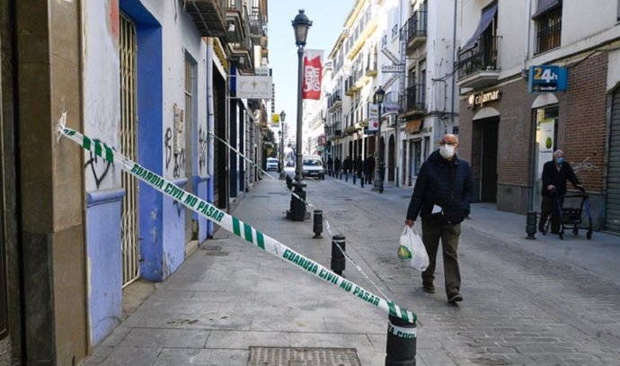 Una calle de Santa Fe (Granada) afectada por los terremotos