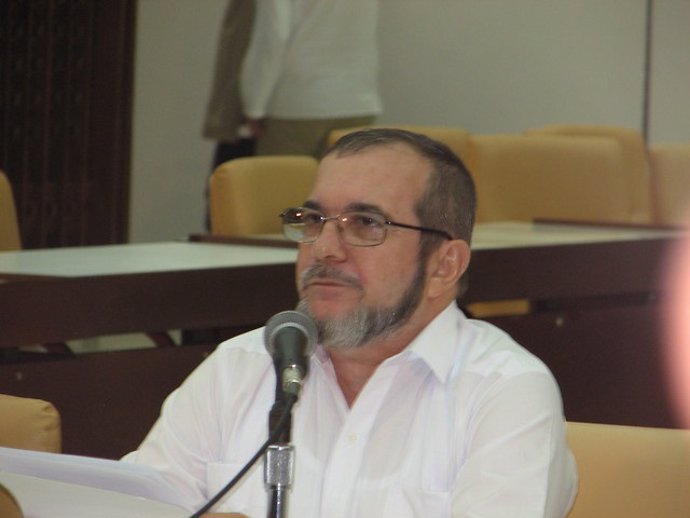     Tras la confirmación del secuestro de los periodistas Diego D'Pablos, Carlos Melo y Salud Hernández, el máximo jefe de la guerrilla de las FARC, Timoleón Jiménez --alias 'Timochenko'-- ha destacado que es necesario "que estas prácticas terminen"
