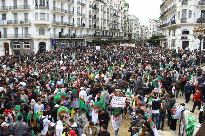 Manifestación en Argel contra Buteflika el 19 de marzo