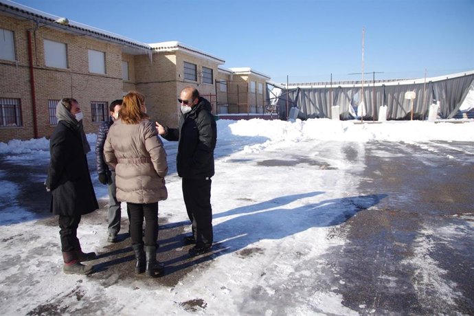 La consejera de Educación, Cultura y Deportes, Rosa Ana Rodríguez, visita, en Toledo, el CEIP Ángel del Alcázar, para comprobar los daños ocasionados por la borrasca Filomena y el IES Princesa Galiana.