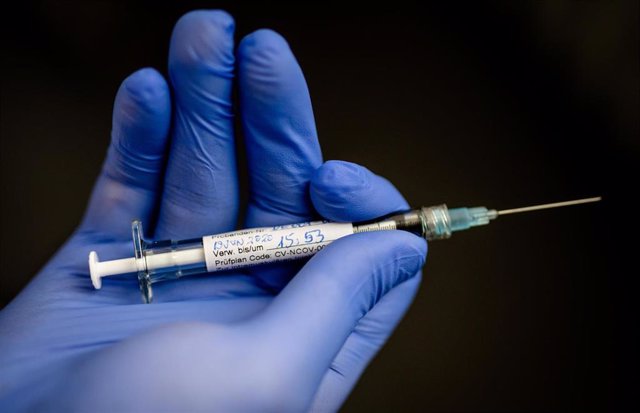 FILED - 19 June 2020, Tuebingen: An employee of the German biopharmaceutical company CureVac, holds a syringe with which the first test person was injected with a possible coronavirus vaccine, at the Institute of Tropical Medicine in the University Hospit