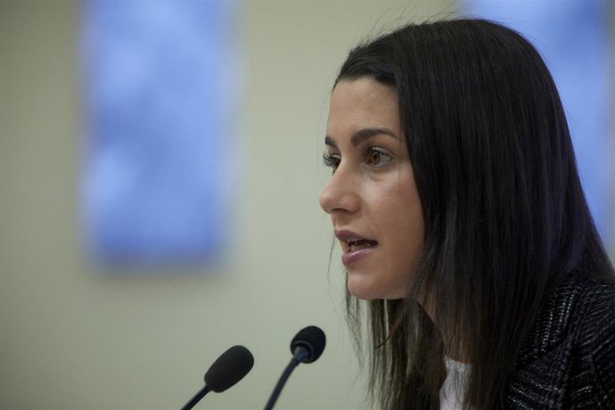 La presidenta de Ciudadanos, Inés Arrimadas, durante una rueda de prensa en la sede del partido en Madrid.