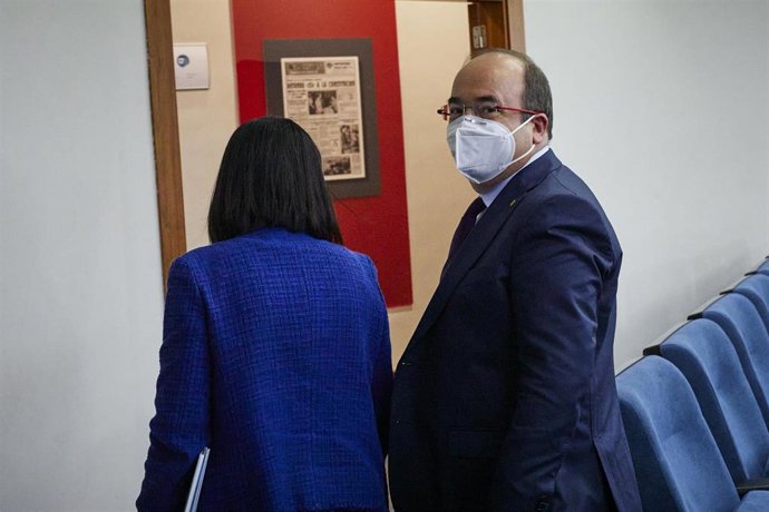 La ministra de Sanidad, Carolina Darias, y el ministro de Política Territorial y Función Pública, Miquel Iceta, en Moncloa.