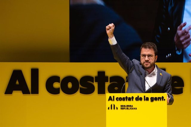 El candidato a la presidencia de la Generalidad de Cataluña, Pere Aragonés interviene en el inicio de la campaña electoral para los comicios del 14 de febrero, en el Teatro Monumental de Mataró, en Barcelona, Catalunya (España), a 28 de enero de 2021.