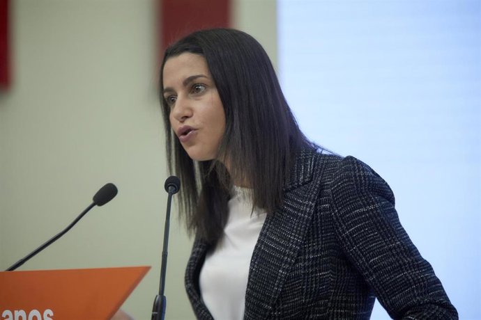 La presidenta de Ciudadanos, Inés Arrimadas durante una rueda de prensa en la sede del partido en Madrid.