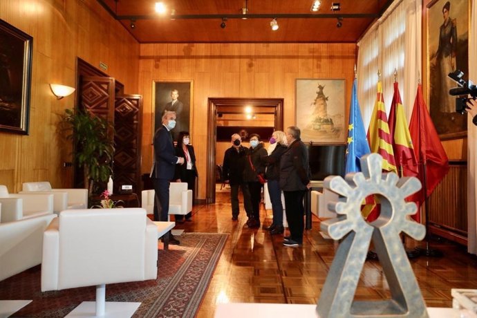 El alcalde de Zaragoza, Jorge Azcón, en la jornada de puertas abiertas del  Ayuntamiento el Día de San Valero