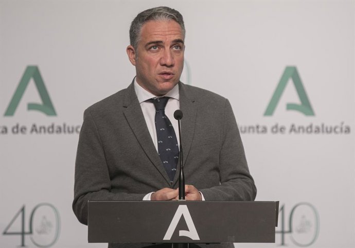 El consejero de la Presidencia, Administración Pública e Interior, Elías Bendodo, durante la rueda de prensa posterior a la reunión del Consejo de Gobierno de la Junta de Andalucía. En el Palacio de San Telmo, Sevilla (Andalucía, España), a 26 de enero 