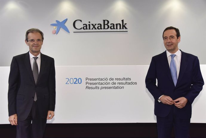 El president de CaixaBank, Jordi Gual (e), i el CEO, Gonzalo Gortázar (d)