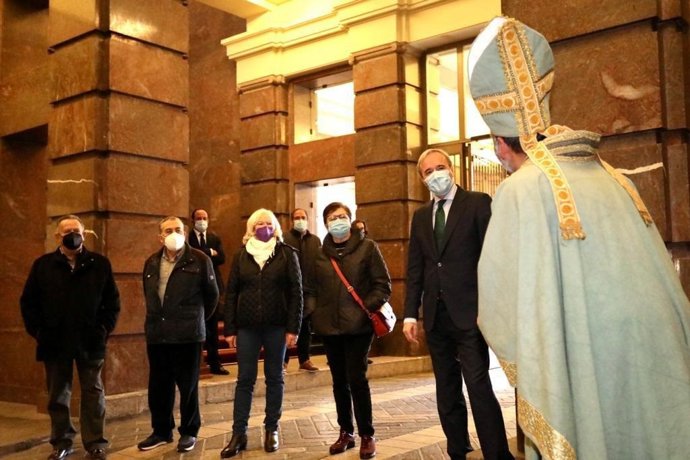 El alcalde de Zaragoza, Jorge Azcón, animma a celebrar con responsabilidad y ejemplaridad el Día de San Valero