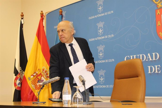 El consejero de Sanidad, Consumo y Gobernación del Gobierno de Ceuta, Javier Guerrero (PP), en una comparecencia antes de dimitir