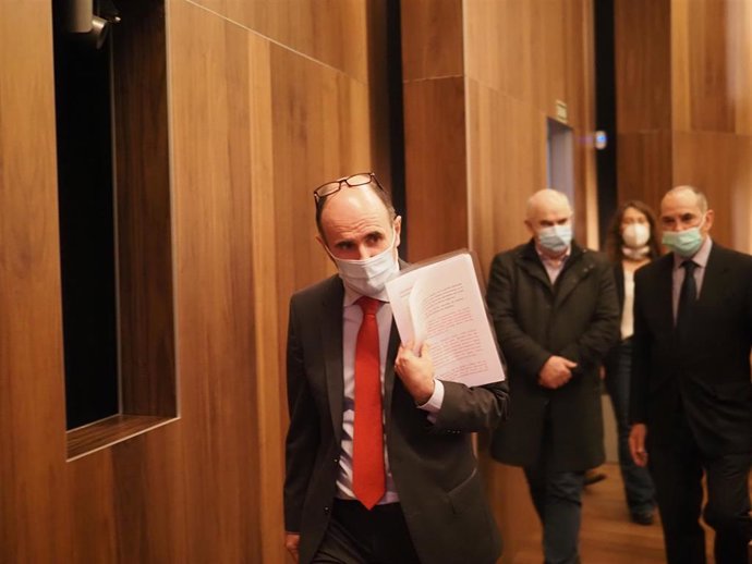 Manu Ayerdi, en la rueda de prensa en la que ha anunciado su dimisión como consejero de Desarrollo Económico y Empresarial del Gobierno de Navarra.