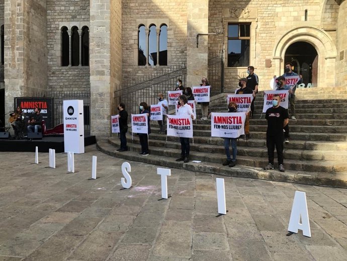El presidente de mnium Cultural, Jordi Cuixart, participa en un acto de la entidad tras salir este viernes de la cárcel de Lledoners (Barcelona) con el tercer grado.