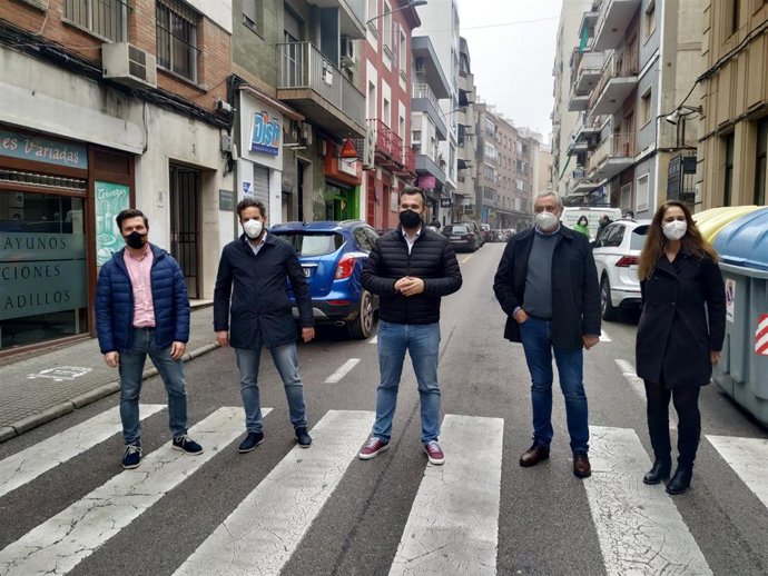 Comienzan las obras de peatonalización de la calle Gómez Becerra en Cáceres