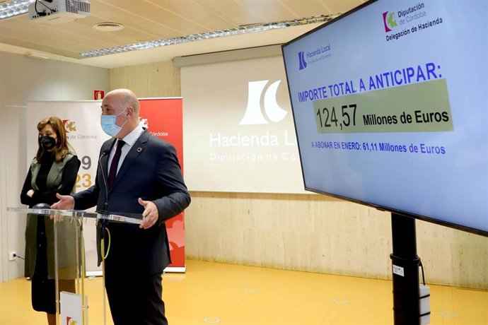 Antonio Ruiz y Felisa Cañete en rueda de prensa.