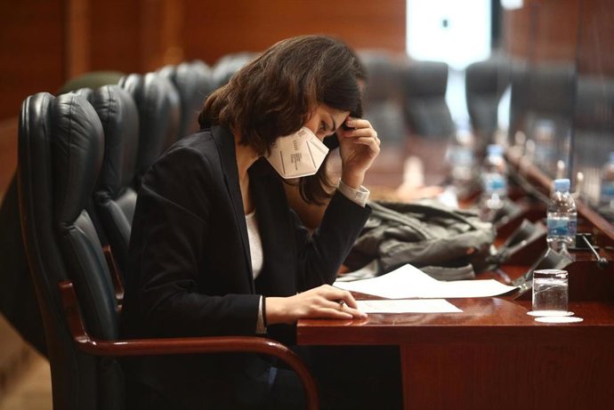 La portavoz de Podemos, Isa Serra, durante una sesión extraordinaria en la Asamblea de Madrid (España), a 21 de enero de 2021. En el pleno se debate la Declaración Institucional sobre zonas catastróficas en Madrid por las consecuencias para la región de