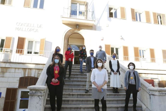 Los nuevos funcionarios del IMAS.