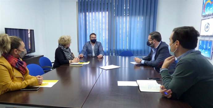 José Antonio Nieto con Adolfo Molina en el encuentro con la Coordinadora de Escuelas Infantiles.