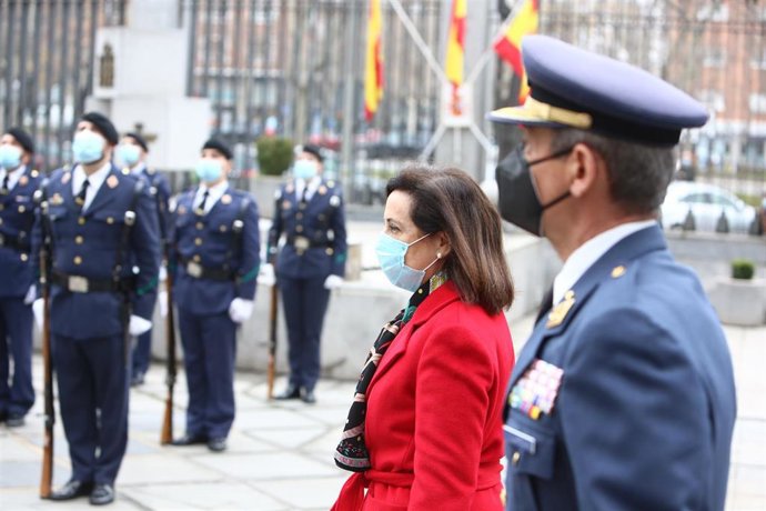 La ministra de Defensa, Margarita Robles, y el anterior Jefe del Estado de la Defensa, Miguel Ángel Villarroya