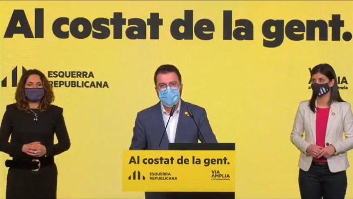 La número de ERC a las elecciones catalanas, Laura Vilagr, el candidato a la Presidencia y vicepresidente de la Generalitat, Pere Aragons, y la candidata por Lleida, Marta Vilalta, en el acto de campaña de ERC para presentar su programa electoral.